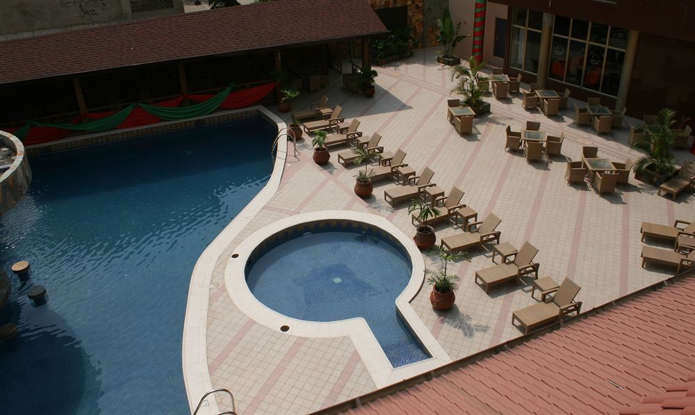 Royal Nick Hotel Тема Екстериор снимка